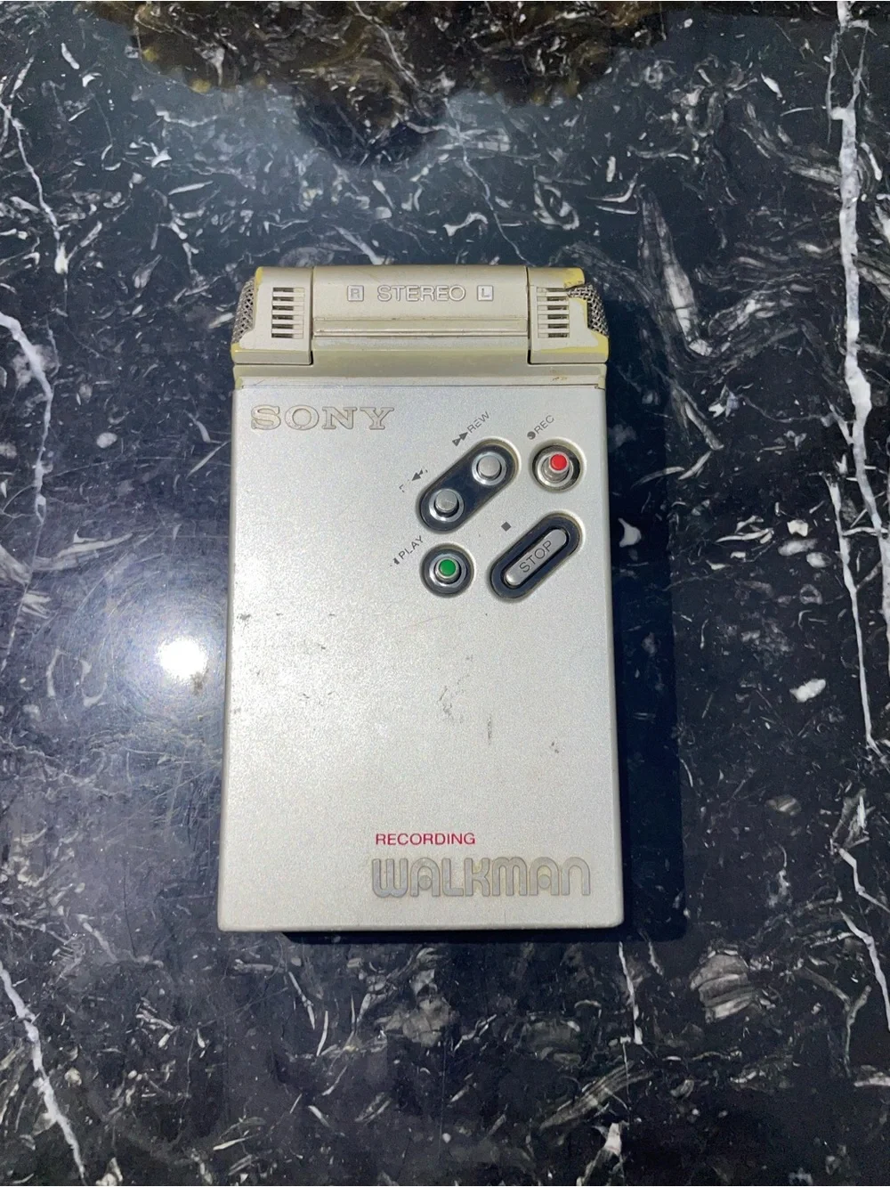VINTAGE SONY WM-R2 RECORDING WALKMAN - FOR PARTS OR REPAIR